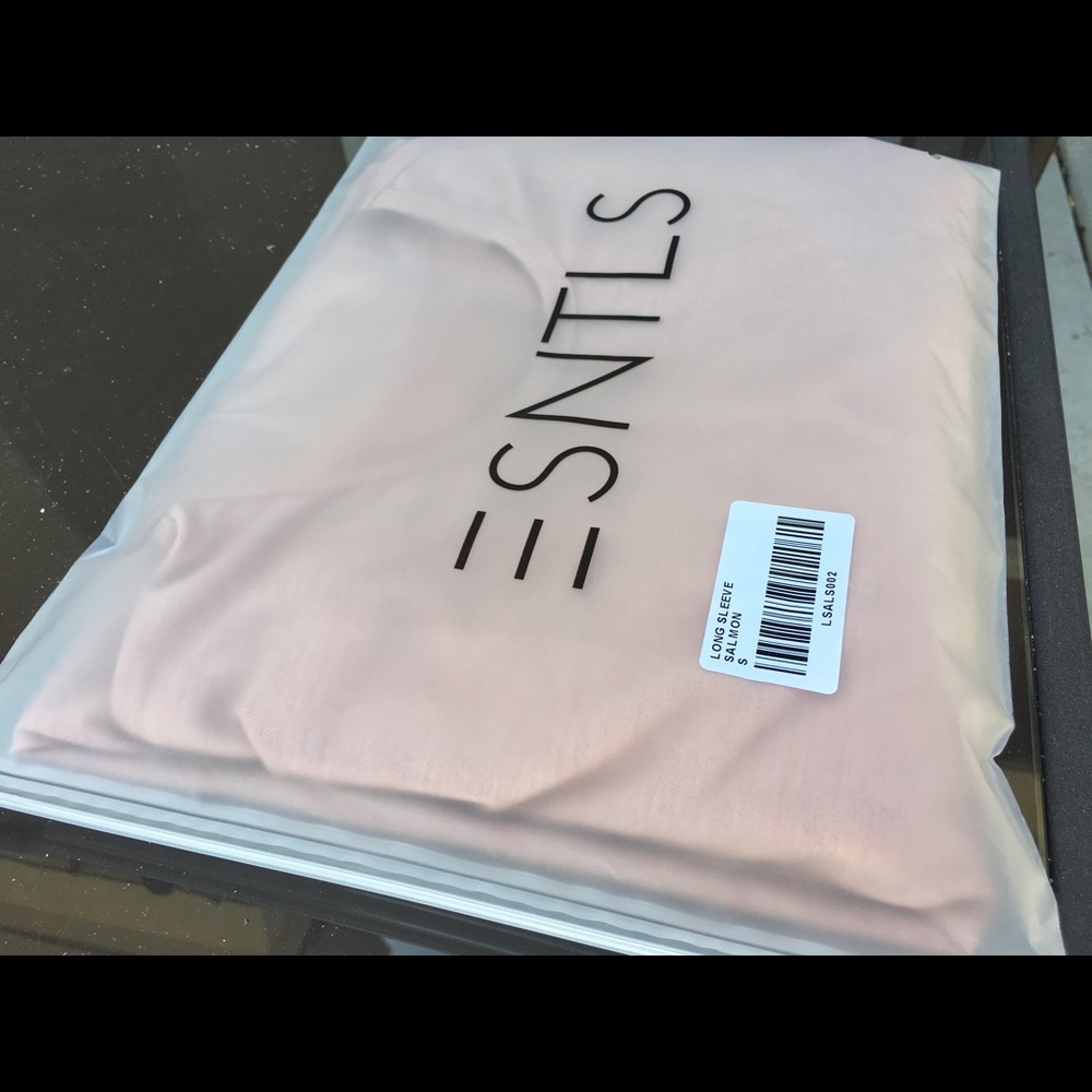 Esntls staggered long sleeve Salmon (small)